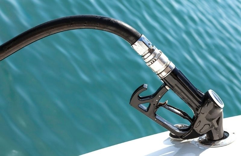 Tekne Kiralarken Yakıt Tüketimi Hakkında Bilmeniz Gereken Bilgiler