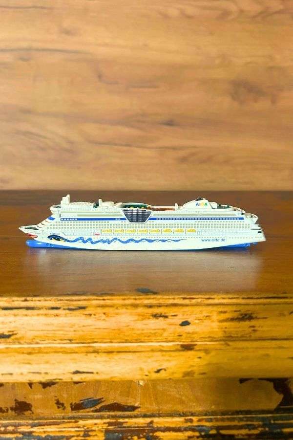 Aida Luna Gemi Maketi