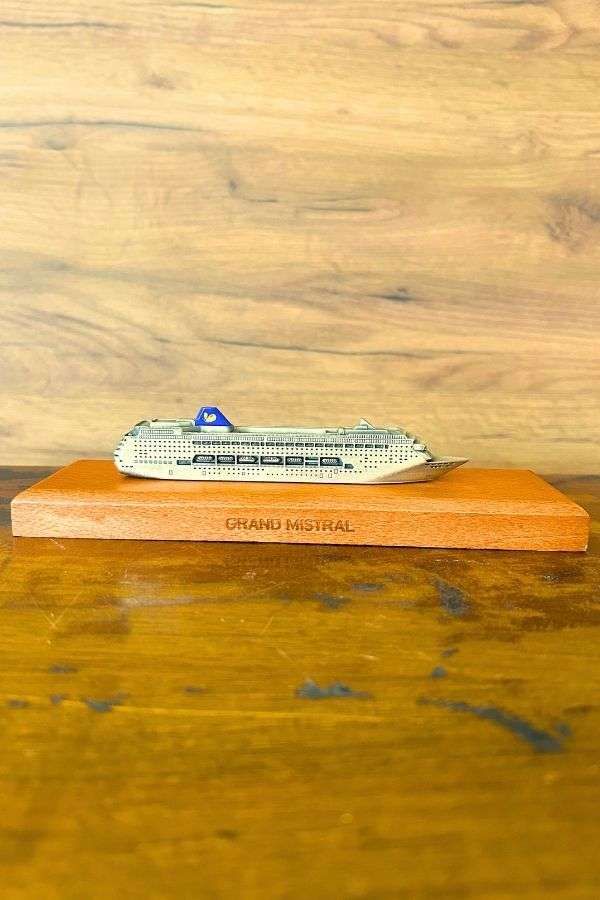 Grand Mistral Metal Gemi Model