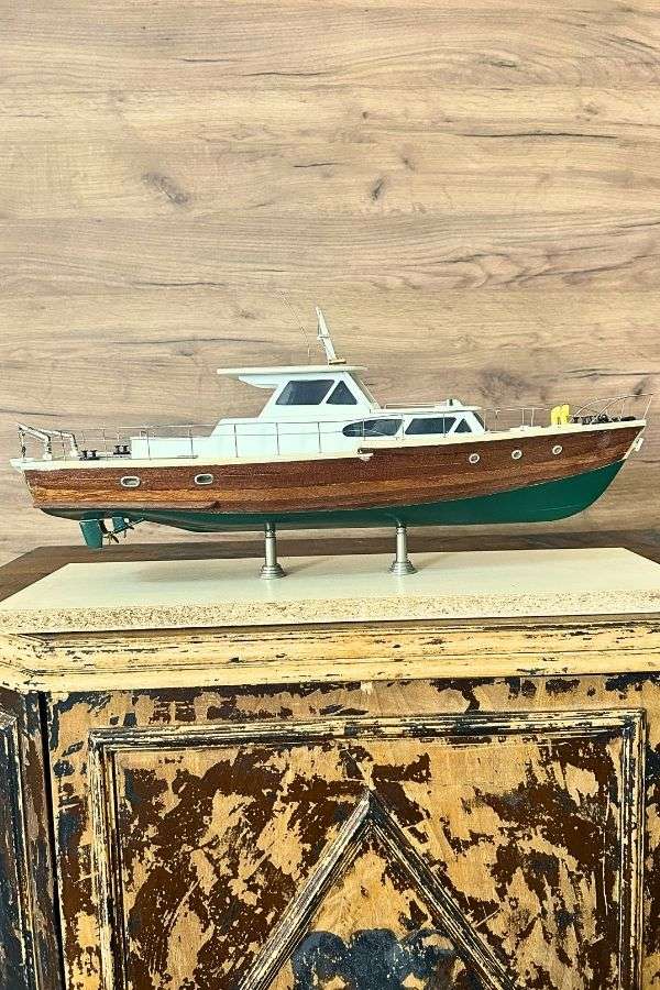Calafuria Yat Model